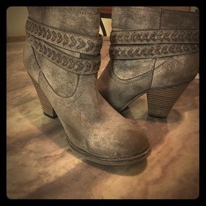 Heeled booties